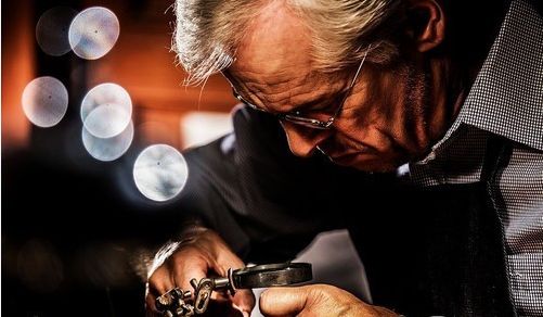 美度手表维修价目表（美度手表螺丝无法固定）